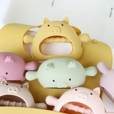 Divers silicone fait sur commande Teether de poignée de poignée de forme de porc de formes pour le bébé avec de diverses conceptions