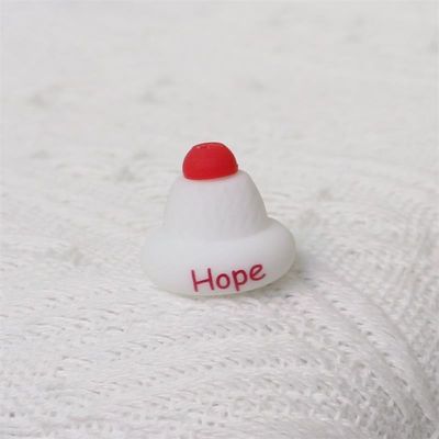 Vente en gros de perles de silicone 100% sûres et sans BPA avec des focaux de chapeau de Noël 3D - non toxique