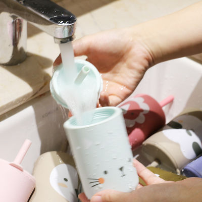 Flexible, sans BPA, en silicone durable, bébé et enfant, tasse avec paille et couvercle pour une alimentation confortable