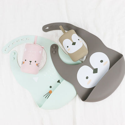 Matériau doux et confortable en silicone pour nourrir le bébé avec un joli dessin animé