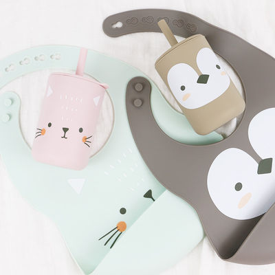 Matériau doux et confortable en silicone pour nourrir le bébé avec un joli dessin animé