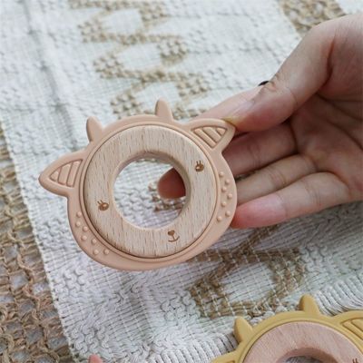 Détecteur de dents de bébé en silicone multifonctionnel avec anneau en bois à motifs animaux