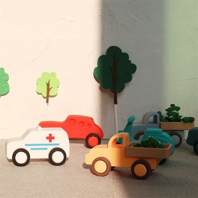 Des jouets de voiture en silicone pour bébés en fonctionnement Des voitures en silicone