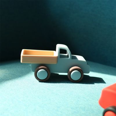 Des jouets de voiture en silicone pour bébés en fonctionnement Des voitures en silicone