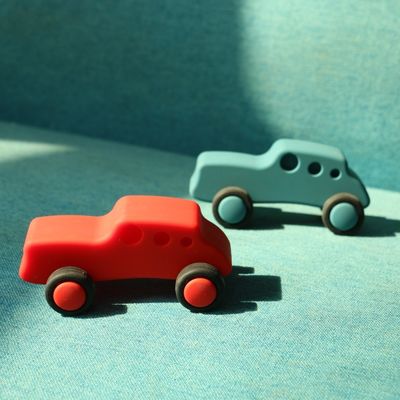 Des jouets de voiture en silicone pour bébés en fonctionnement Des voitures en silicone