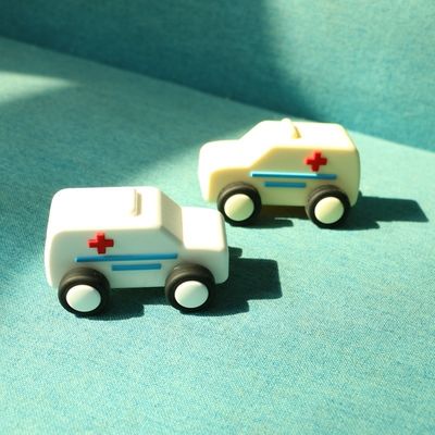 Des jouets de voiture en silicone pour bébés en fonctionnement Des voitures en silicone