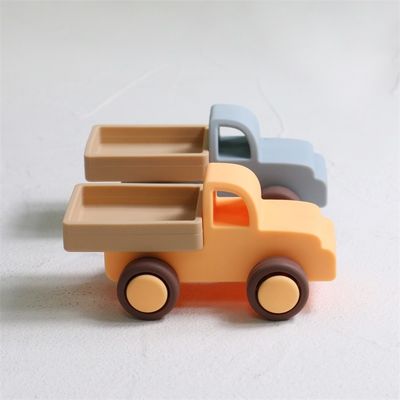Des jouets de voiture en silicone pour bébés en fonctionnement Des voitures en silicone