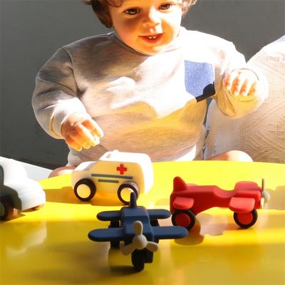 personnalisé et en gros Sécurisé en silicone pour véhicules Jouets pour bébés ambulances camions motocycles jouets pour voitures