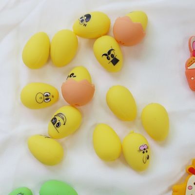 Perles de silicone pour les dents douces sûres durables Perles d' œufs de silicone de Pâques avec un trou pour la fabrication du stylo