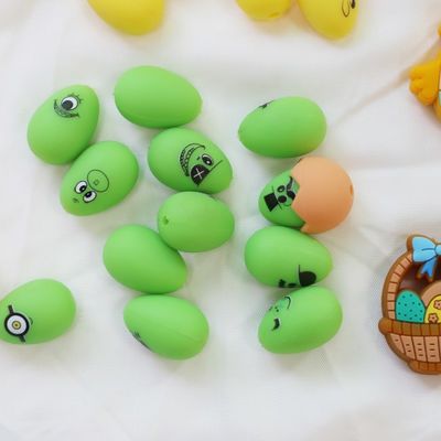 Perles de silicone pour les dents douces sûres durables Perles d' œufs de silicone de Pâques avec un trou pour la fabrication du stylo