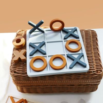 MOQ 50 Sets Silicone XO Tic Tac Toe Puzzle Logo personnalisable Couleurs BPA Gratuit Certificat CE Jouets en silicone