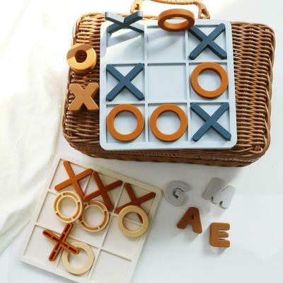 MOQ 50 Sets Silicone XO Tic Tac Toe Puzzle Logo personnalisable Couleurs BPA Gratuit Certificat CE Jouets en silicone