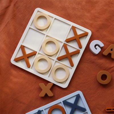 MOQ 50 Sets Silicone XO Tic Tac Toe Puzzle Logo personnalisable Couleurs BPA Gratuit Certificat CE Jouets en silicone