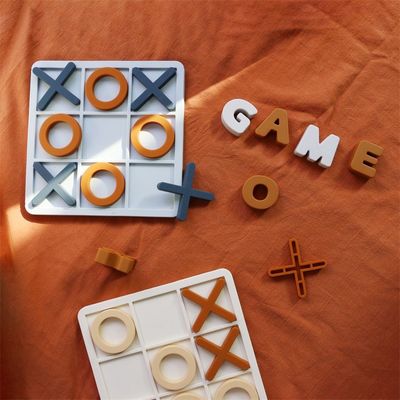 MOQ 50 Sets Silicone XO Tic Tac Toe Puzzle Logo personnalisable Couleurs BPA Gratuit Certificat CE Jouets en silicone