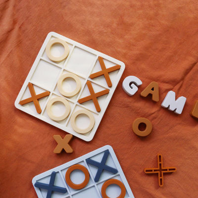 MOQ 50 Sets Silicone XO Tic Tac Toe Puzzle Logo personnalisable Couleurs BPA Gratuit Certificat CE Jouets en silicone