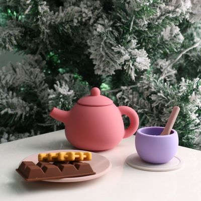 Derniers jouets pour enfants BPA Grade alimentaire gratuit 17 pièces Set Cuillère en silicone Cuillère côte Dessert Thé à thé Kit de jouets