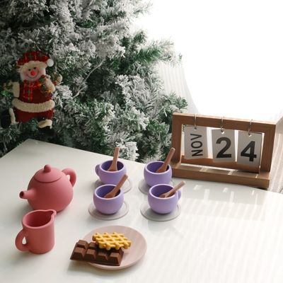Derniers jouets pour enfants BPA Grade alimentaire gratuit 17 pièces Set Cuillère en silicone Cuillère côte Dessert Thé à thé Kit de jouets