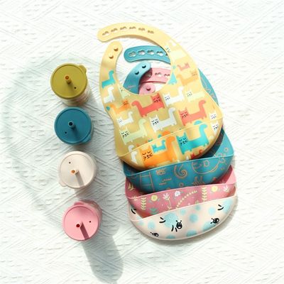 OEM facile à nettoyer silicone bébé Bib Pour 0-4 ans nourrissage du bébé de l'âge de l'impression silicone bib tasse
