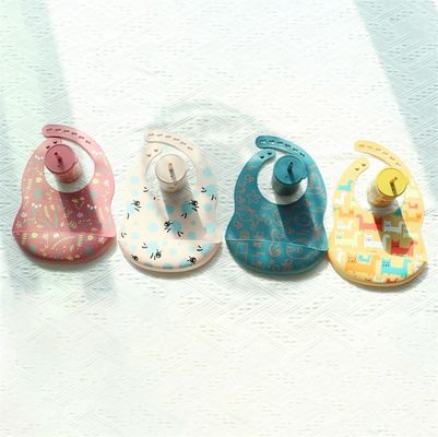 OEM facile à nettoyer silicone bébé Bib Pour 0-4 ans nourrissage du bébé de l'âge de l'impression silicone bib tasse