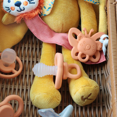 Cadeau à la mode en silicone Une sucette pour bébé sans BPA Dentissage et calmant