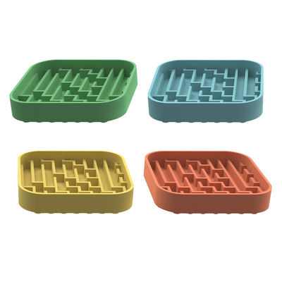 Pour les animaux de compagnie, le labyrinthe est mignon. Le modèle est en silicone.