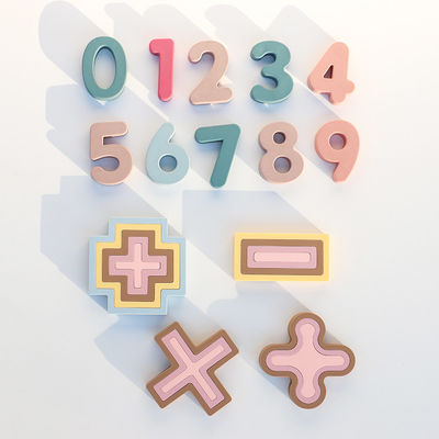 Jouets en silicone personnalisés OEM ODM pour bébés imprimés avec un numéro laser petit tableau 10pcs paquet pour les enfants jeux éducatifs