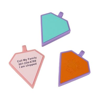 Vente en gros MOQ faible Forme bon marché différente Beaucoup de couleurs pour les options de silicone blanc marque de chien nom marque d'identification