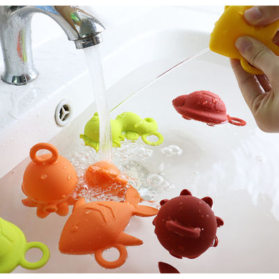 Personnalisé Populaire Silicone Océan Animal Poulpe Poisson Tortue Cheval de mer Enfants Jeux de bain pour bébés Ensemble cadeau Spray d'eau Squishy