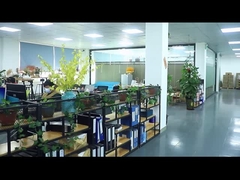 La voiture mignonne de plat d'aspiration de silicone de bande dessinée forment pour le bébé mangeant de la nourriture