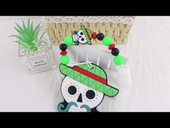 Bébé Teether de silicone de chapeau de sorcières de Halloween coloré pour la douleur apaisante de faire ses dents